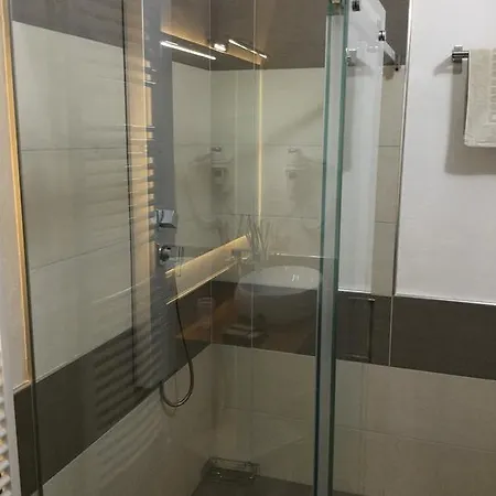 Oda ve Kahvaltı Kuky 4*